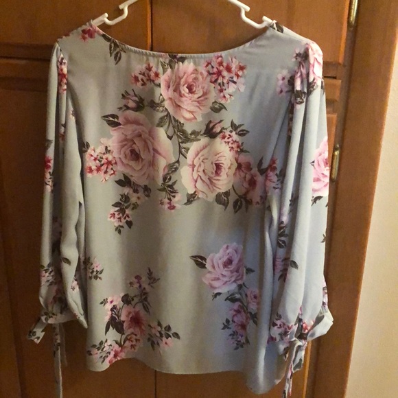 NWOT Everly Top, L - Picture 2 of 6